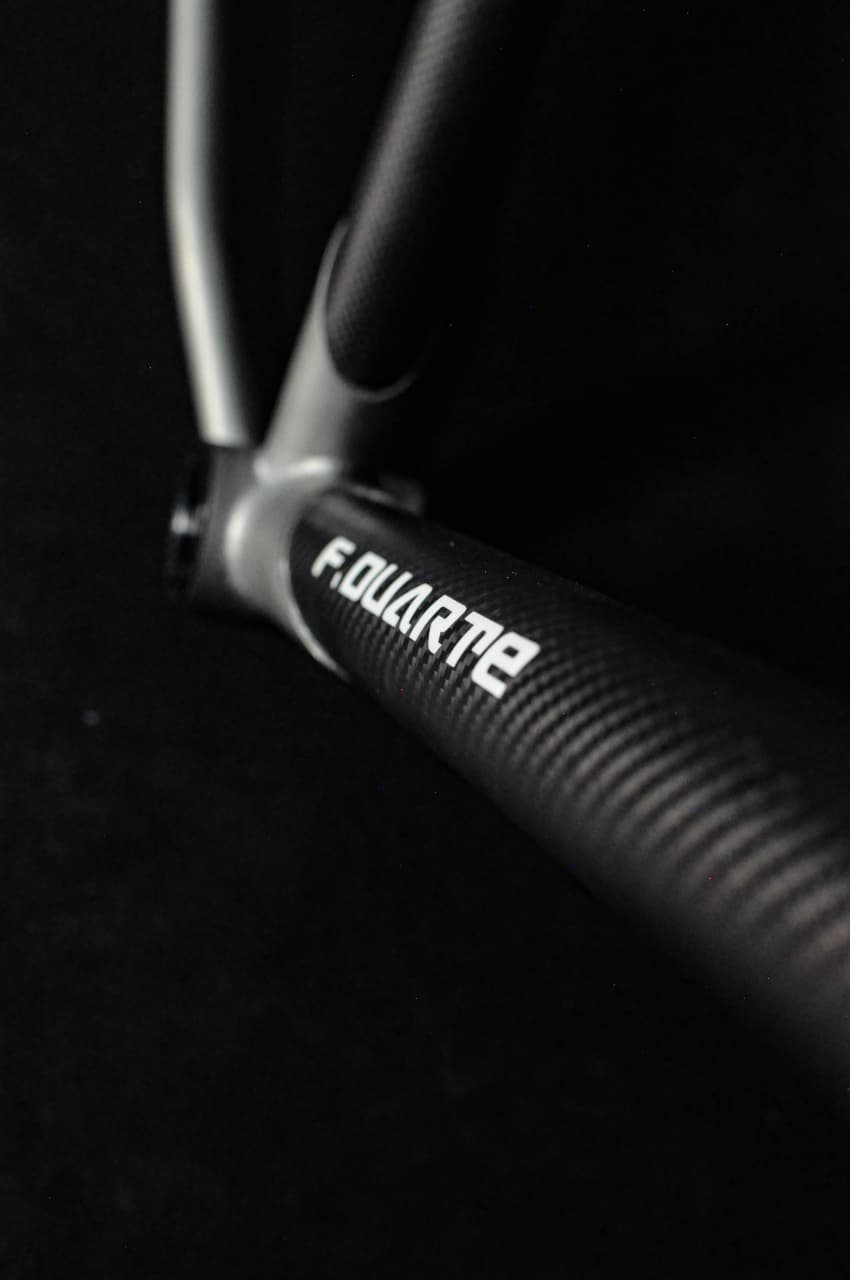 All-road a medida · Titanio + Carbono